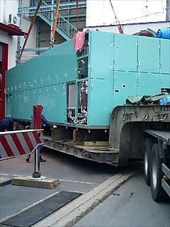 002　洗浄機の搬入作業　精密機械搬入　重量物搬入